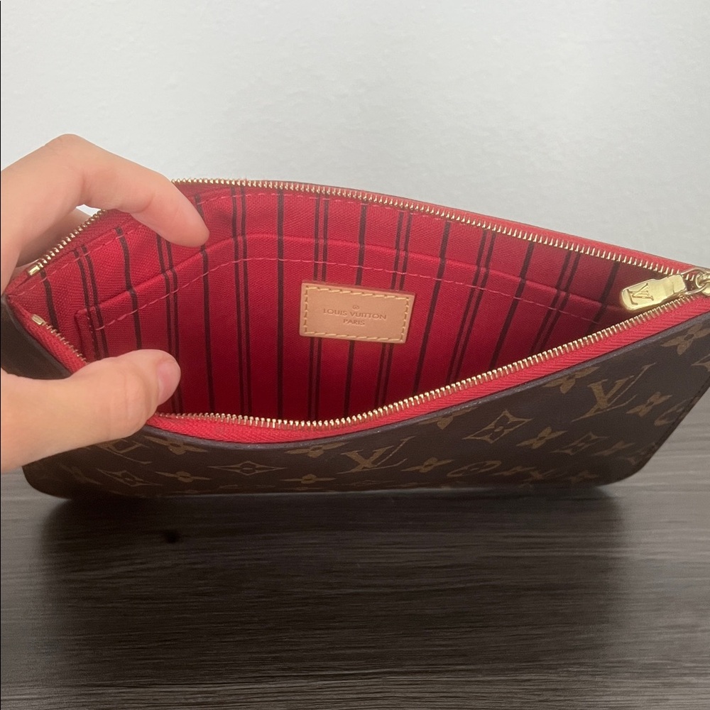 Louis Vuitton Brown and Tan Monogram Clutch - Picture 5 of 16